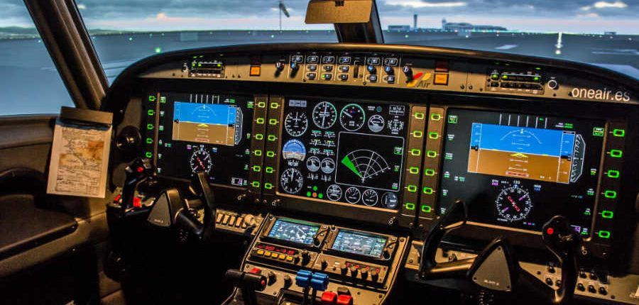 cuadro de mandos de cabina de simulador para cursos de piloto de avion