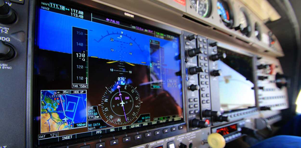 detalle de controles de aeronave