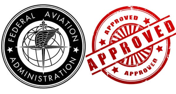 logo de la faa en negro y sello de approved en rojo