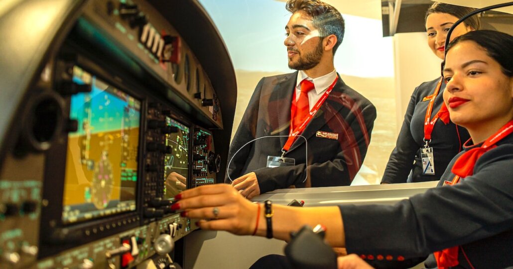 Curso Azafata de Vuelo / Azafato de Vuelo | Air Hostess Málaga