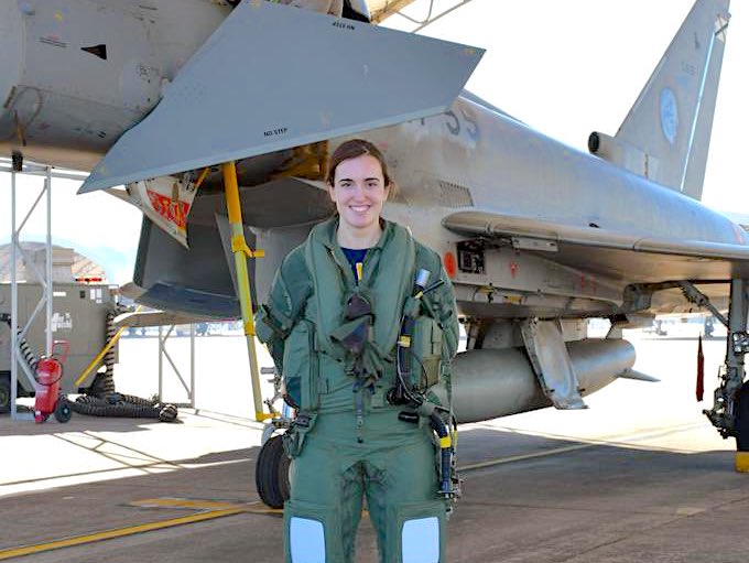 La teniente Elena Gutiérrez, primera mujer piloto de caza Eurofighter.