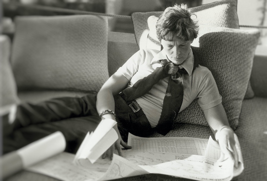 Amelia Earhart leyendo