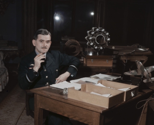 Frank Whittle en su despacho