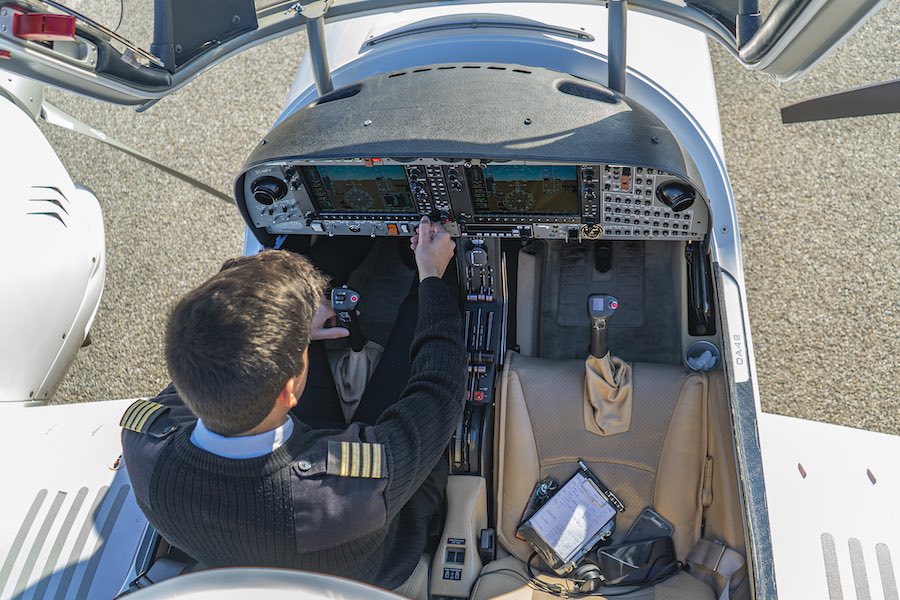 Cabina de piloto en una avioneta