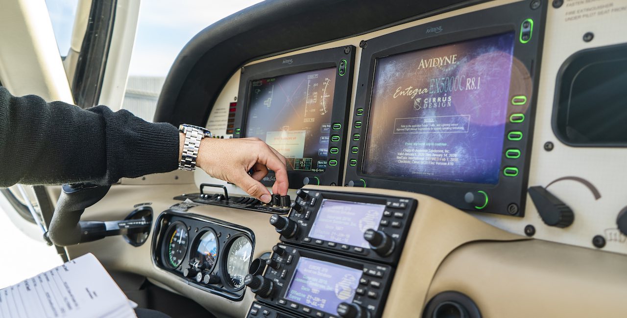 Panel de control de una cabina de piloto