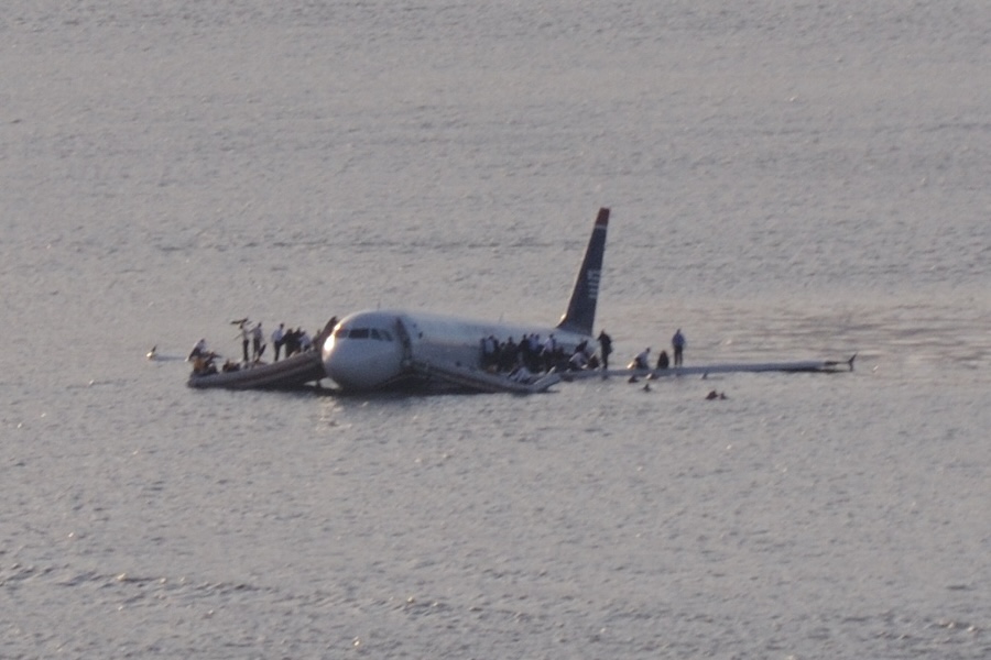 Airbus A320 de Us Airways en el río Hudson, tras el amerizaje exitoso de Chesley Sullenberger