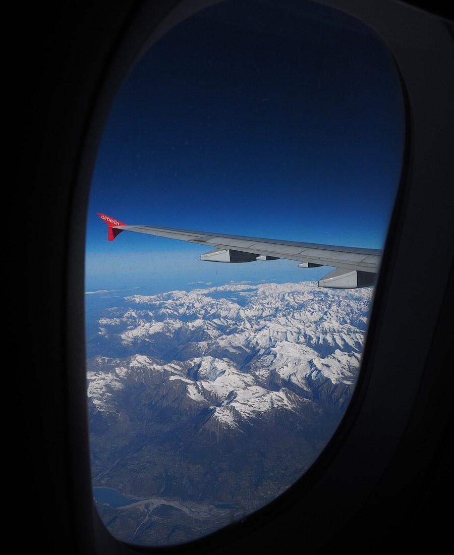 Ventanilla ovalada de un avión