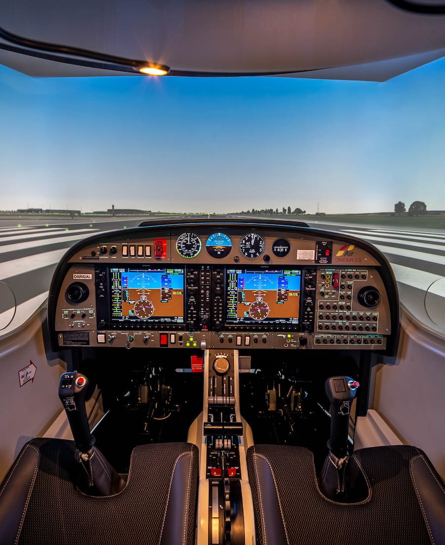 Glass cockpit del simulador ALSIM AL42