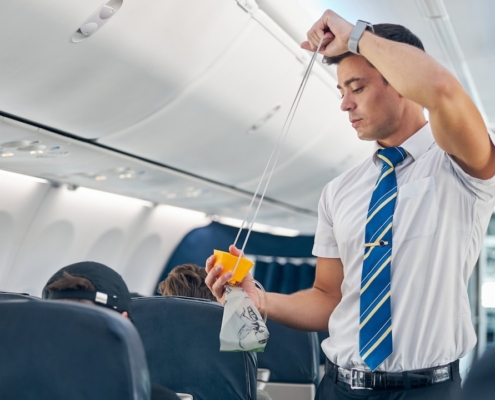 Azafato de vuelo durante un episodio de hipoxia