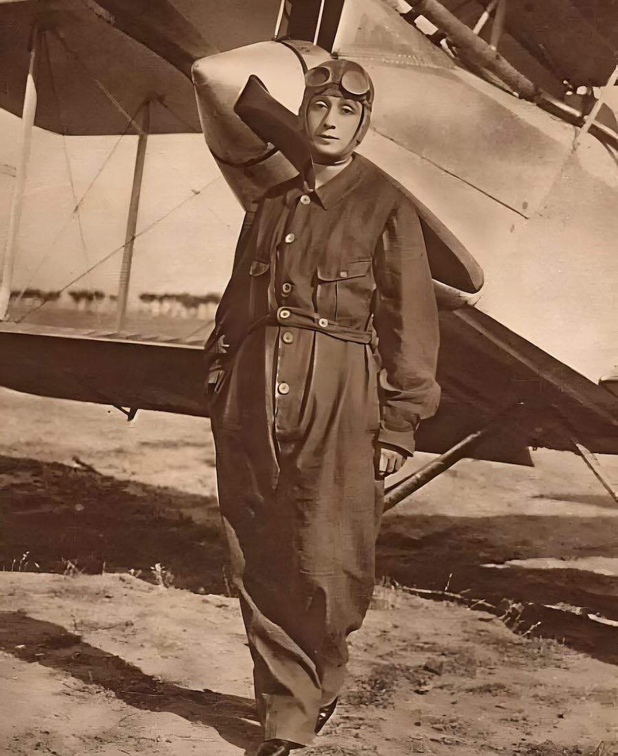 La primera mujer aviadora de España, María Bernaldo de Quirós