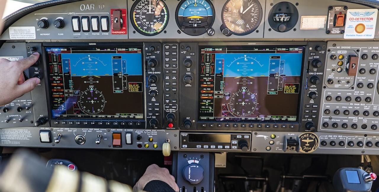 Glass cockpit de la Diamond da42 de la flota de One Air