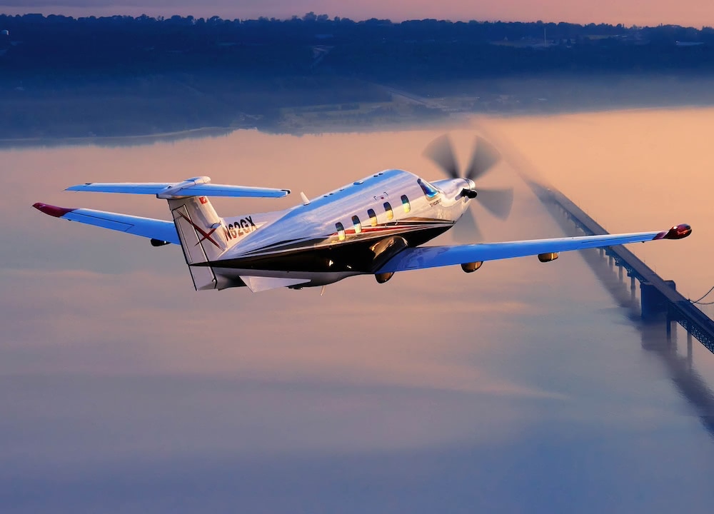 Avión turbohélice Pilatus P-12 NGX, unos de los tipos de aviones turbohélice más lujosos y potentes.