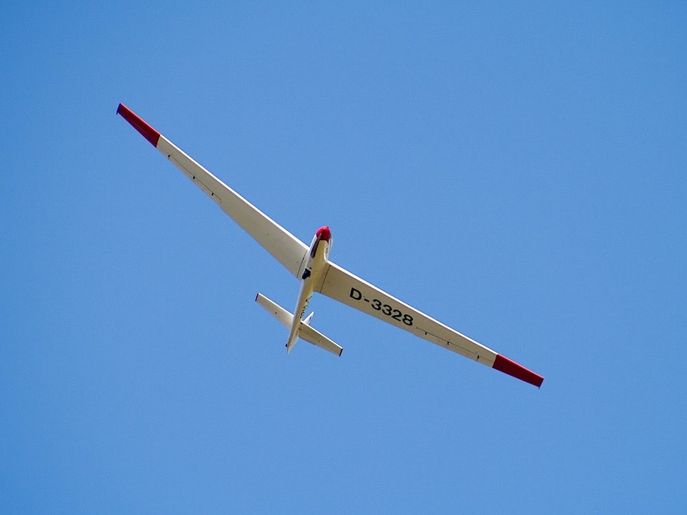 Los planeadores son un tipo de avión muy especial pues no lleva motor.