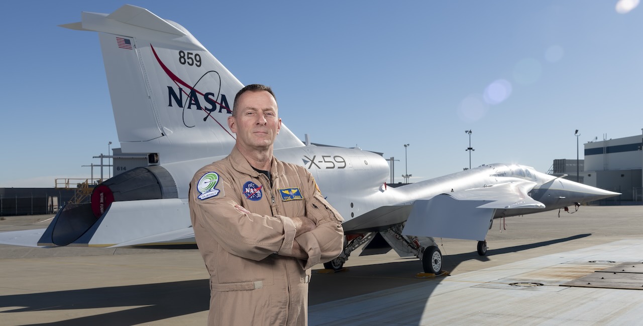 Avión supersónico X-59 de la NASA con el piloto Jim Less